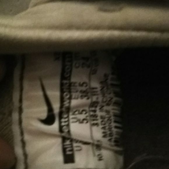 A pair of nike haraches - Picture 3 of 4